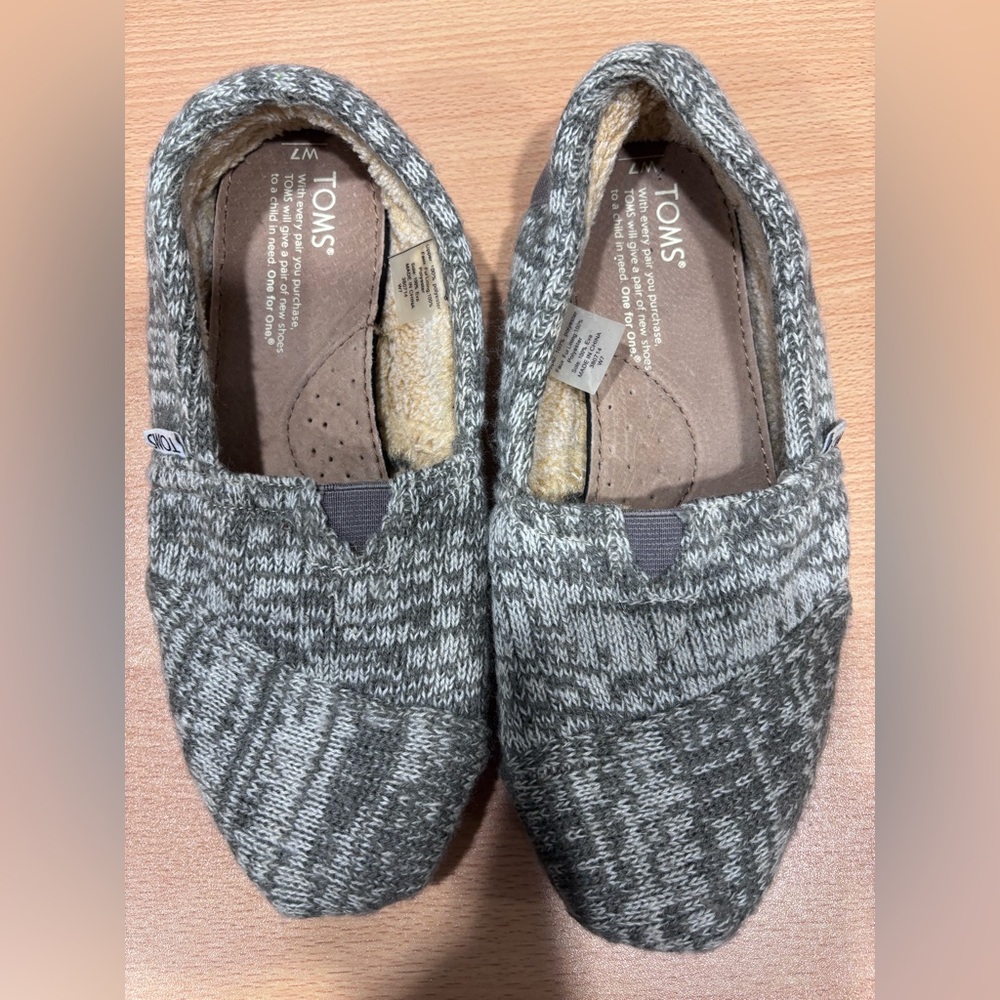 TOMS Light Gray Knit Casual Shoes